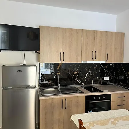 Troplini Apartment Golem (Tirana)